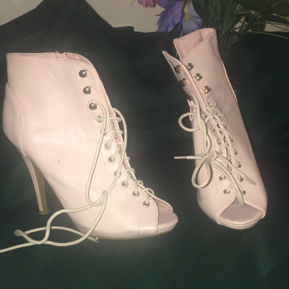 Ankle bootie